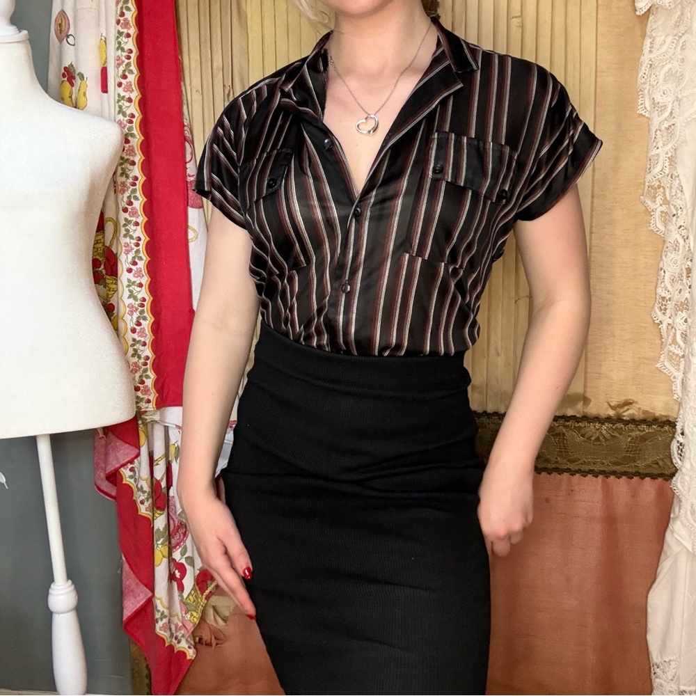 Vintage 1960’s Elegant Striped Button-Down Shirt - Picture 4 of 8